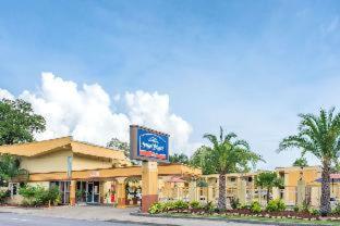Howard Johnson By Wyndham Historic Lake Charles Værelse billede