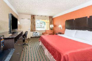 Howard Johnson By Wyndham Historic Lake Charles Værelse billede