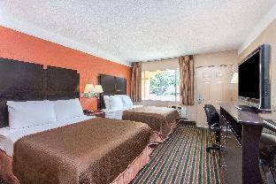 Howard Johnson By Wyndham Historic Lake Charles Værelse billede