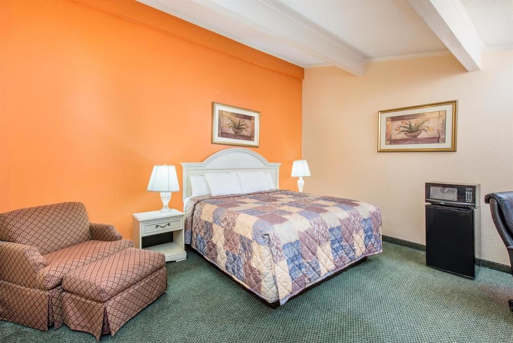Howard Johnson By Wyndham Historic Lake Charles Eksteriør billede